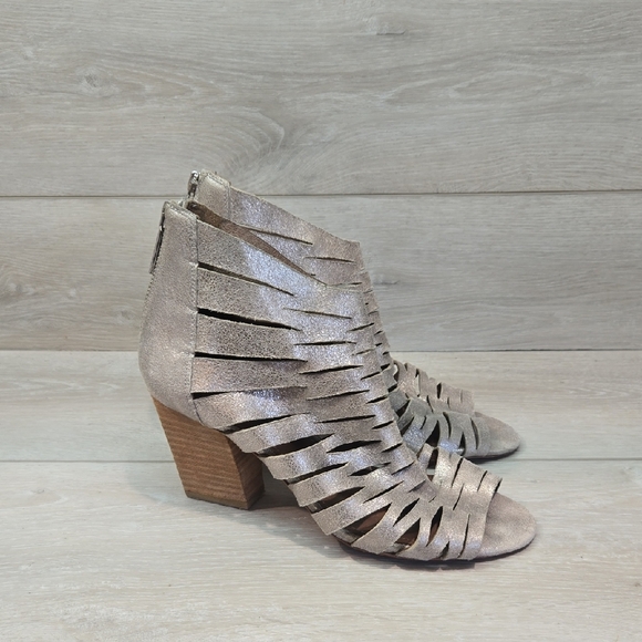 Donald J. Pliner Women Metallic Leather Zip Back Heeled Boots Shoes Sz 7.5M - Picture 1 of 11